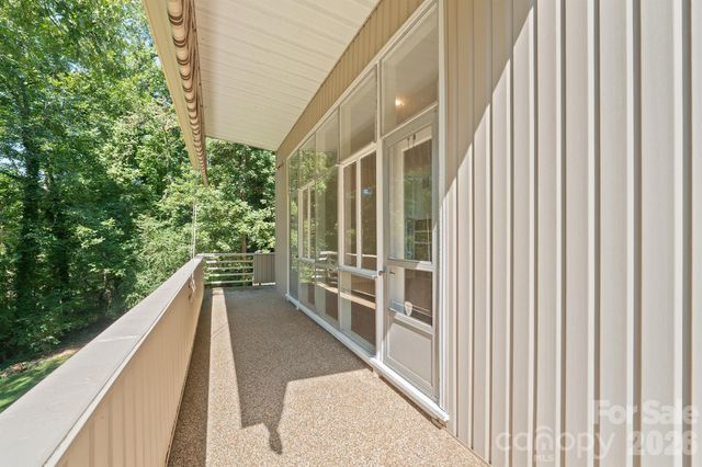 220 30th Avenue NW, Hickory, NC 28601