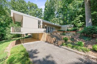 220 30th Avenue NW, Hickory, NC 28601