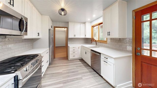 18415 60th Place NE, Kenmore, WA 98028
