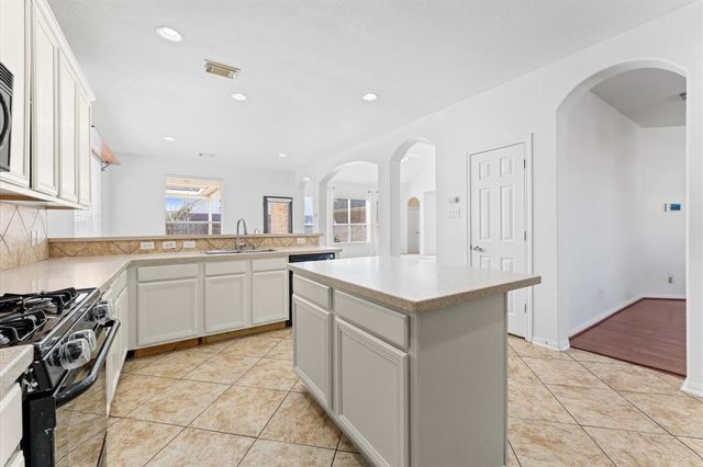 4204 Oriole Trails Drive, Dickinson, TX 77539