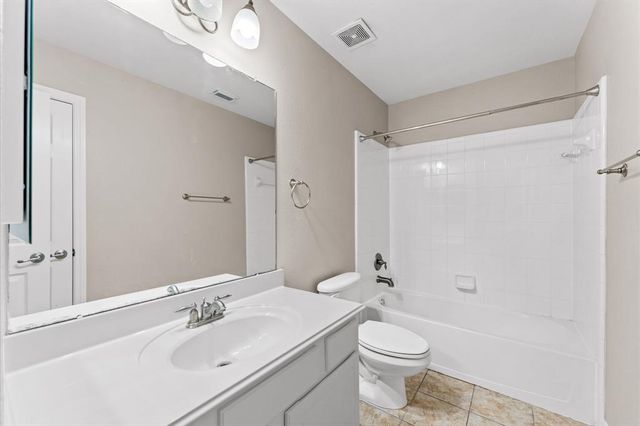 4204 Oriole Trails Drive, Dickinson, TX 77539