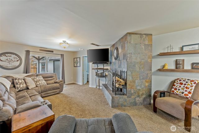 809 N Kenroy Terrace, East Wenatchee, WA 98802