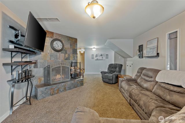 809 N Kenroy Terrace, East Wenatchee, WA 98802