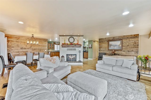 809 N Kenroy Terrace, East Wenatchee, WA 98802