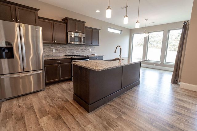 4202 MEADOW VIEW DR, Columbia, MO 65201