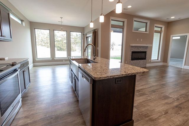 4202 MEADOW VIEW DR, Columbia, MO 65201