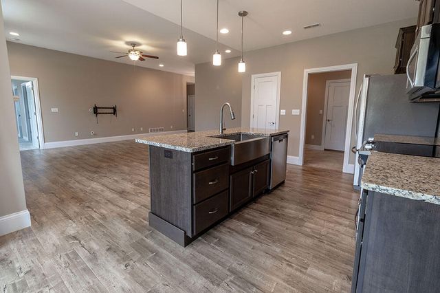4202 MEADOW VIEW DR, Columbia, MO 65201