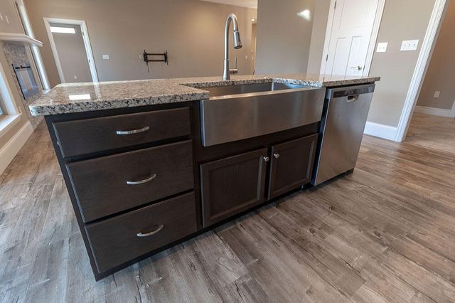 4202 MEADOW VIEW DR, Columbia, MO 65201