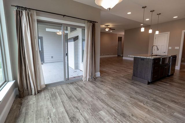 4202 MEADOW VIEW DR, Columbia, MO 65201