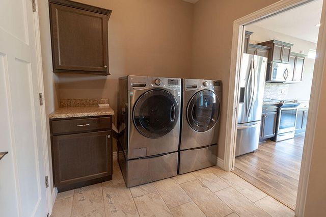 4202 MEADOW VIEW DR, Columbia, MO 65201