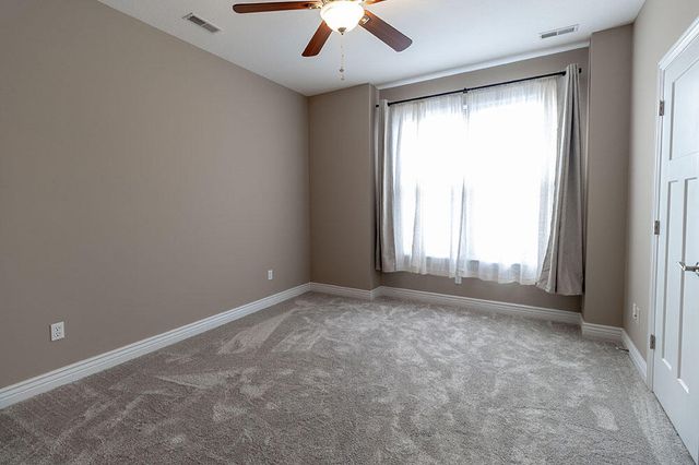 4202 MEADOW VIEW DR, Columbia, MO 65201