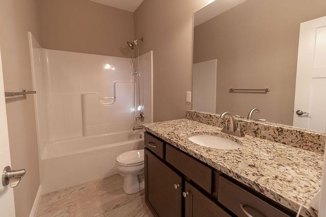 4202 MEADOW VIEW DR, Columbia, MO 65201
