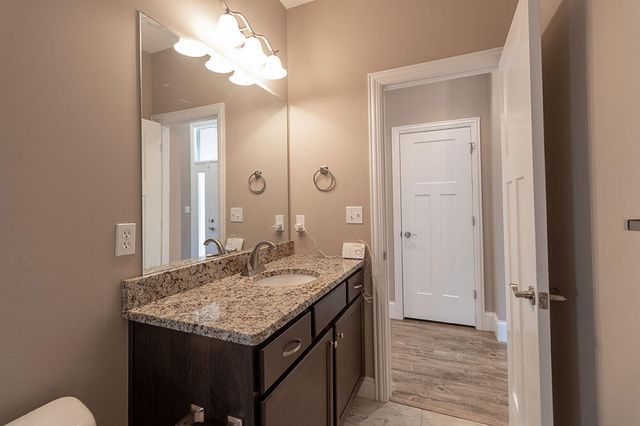 4202 MEADOW VIEW DR, Columbia, MO 65201