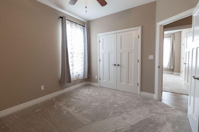 4202 MEADOW VIEW DR, Columbia, MO 65201