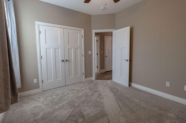 4202 MEADOW VIEW DR, Columbia, MO 65201