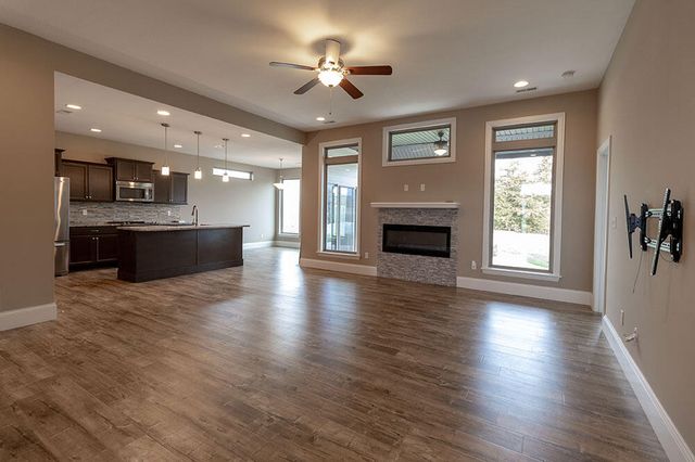 4202 MEADOW VIEW DR, Columbia, MO 65201