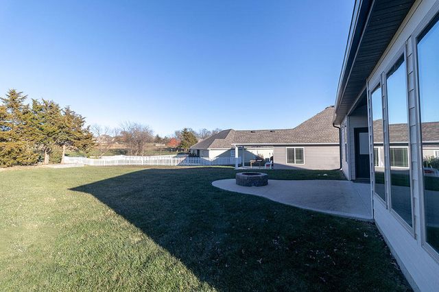 4202 MEADOW VIEW DR, Columbia, MO 65201
