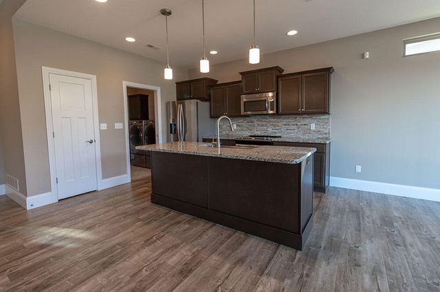 4202 MEADOW VIEW DR, Columbia, MO 65201