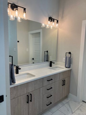 1618 W Lawndale Dr Unit 15, San Antonio, TX 78209