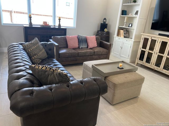 1618 W Lawndale Dr Unit 15, San Antonio, TX 78209