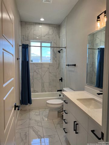 1618 W Lawndale Dr Unit 15, San Antonio, TX 78209