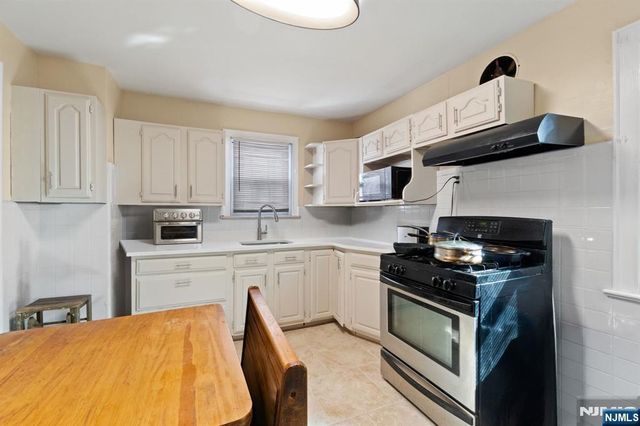 326-328 Eastern Parkway, Newark, NJ 07106