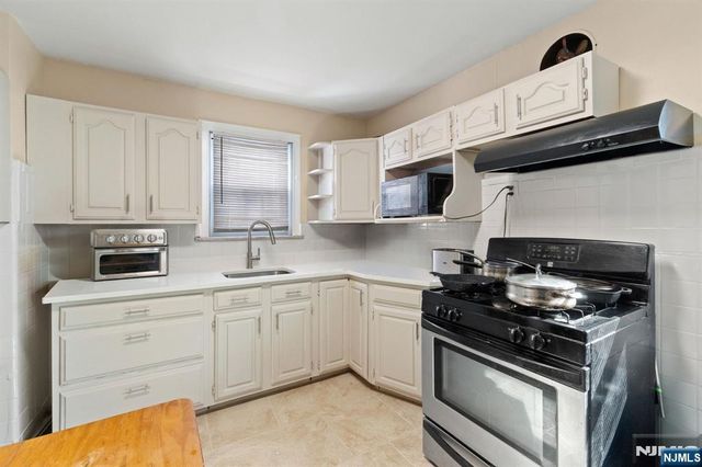 326-328 Eastern Parkway, Newark, NJ 07106