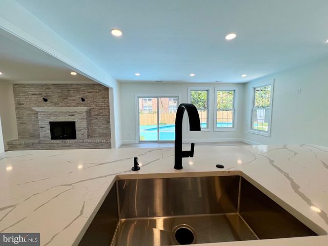 400 DEB LN, Warminster, PA 18974