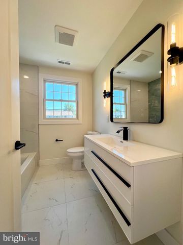 400 DEB LN, Warminster, PA 18974