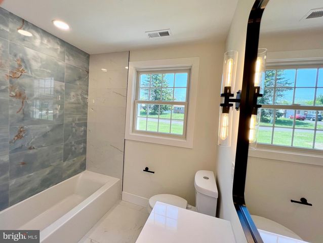400 DEB LN, Warminster, PA 18974