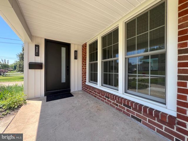 400 DEB LN, Warminster, PA 18974