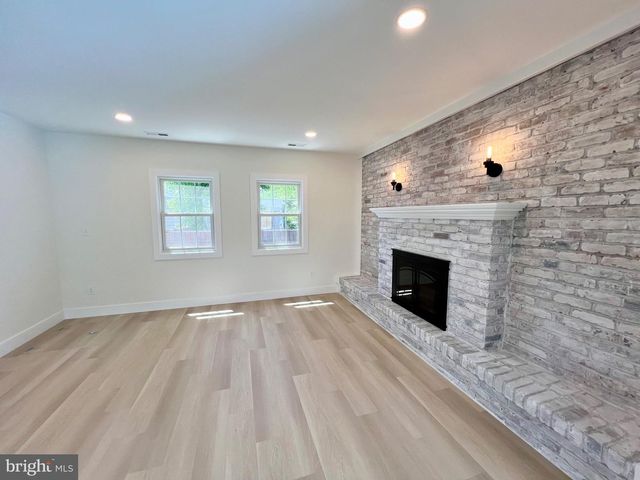 400 DEB LN, Warminster, PA 18974