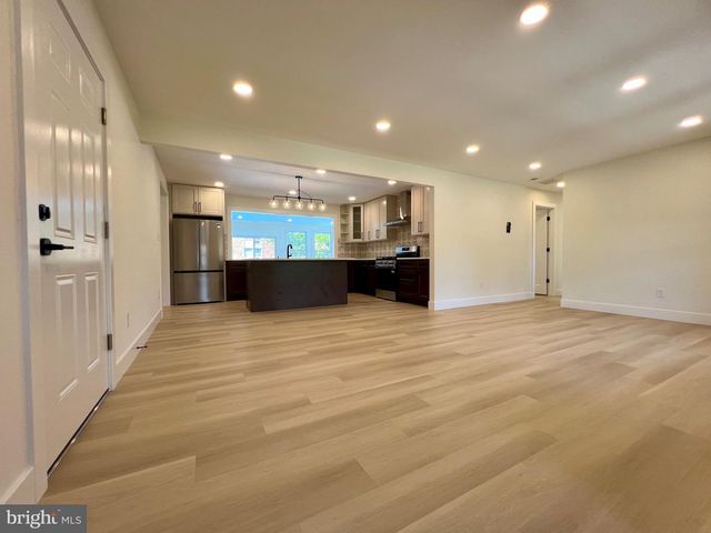 400 DEB LN, Warminster, PA 18974
