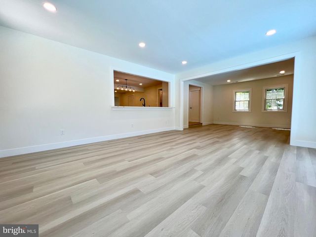 400 DEB LN, Warminster, PA 18974