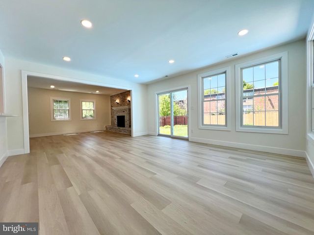 400 DEB LN, Warminster, PA 18974