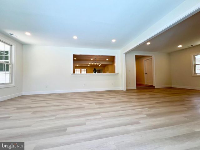 400 DEB LN, Warminster, PA 18974