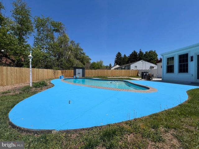 400 DEB LN, Warminster, PA 18974