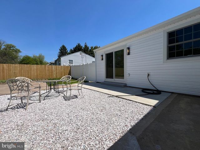 400 DEB LN, Warminster, PA 18974