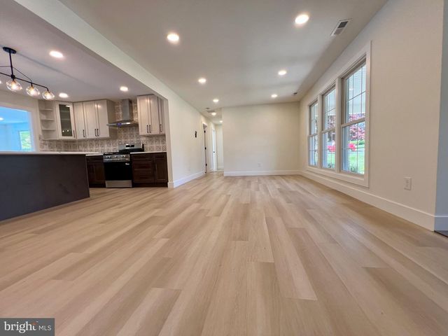 400 DEB LN, Warminster, PA 18974