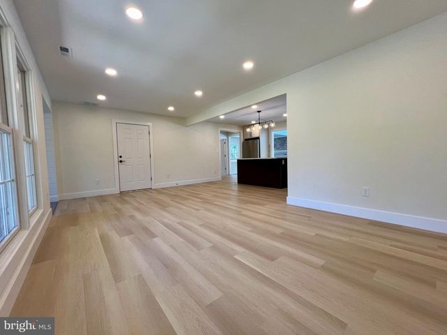400 DEB LN, Warminster, PA 18974