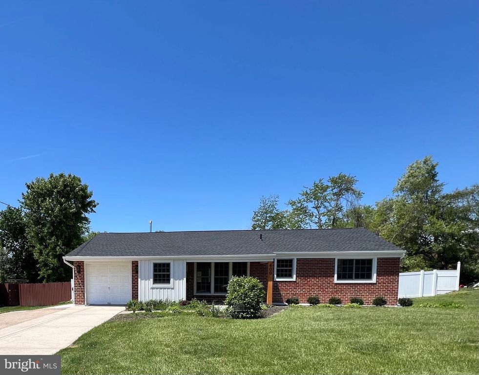 400 DEB LN, Warminster, PA 18974