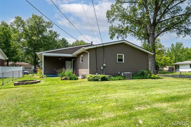 725 Yale Avenue, Edwardsville, IL 62025