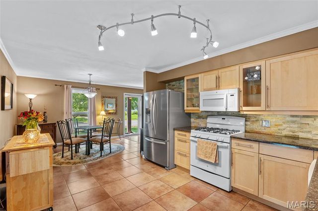 725 Yale Avenue, Edwardsville, IL 62025