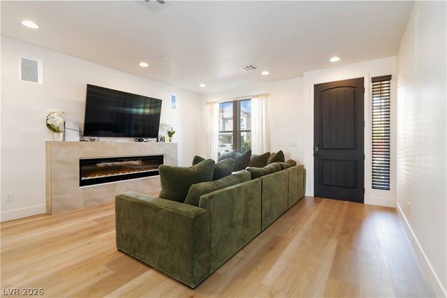 9758 Hawk Crest Street, Las Vegas, NV 89141