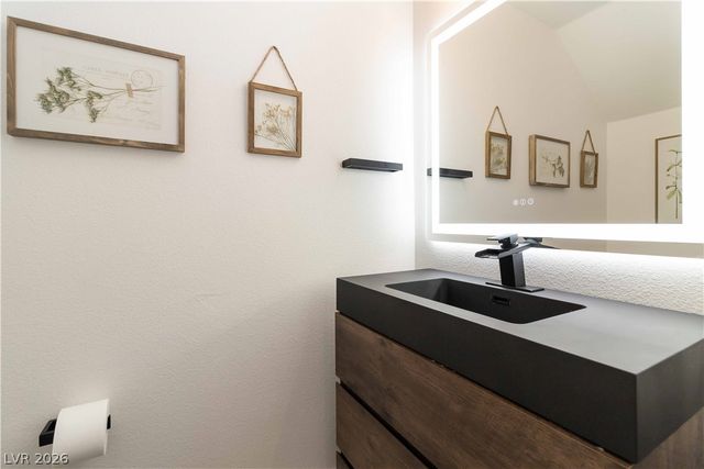 9758 Hawk Crest Street, Las Vegas, NV 89141