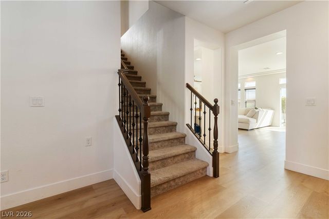 9758 Hawk Crest Street, Las Vegas, NV 89141