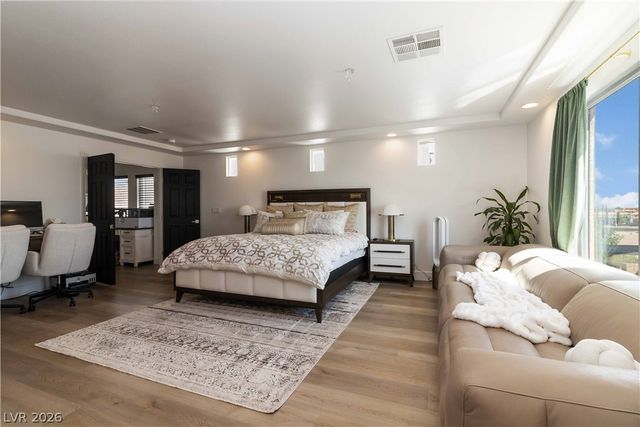 9758 Hawk Crest Street, Las Vegas, NV 89141