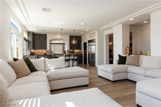 9758 Hawk Crest Street, Las Vegas, NV 89141