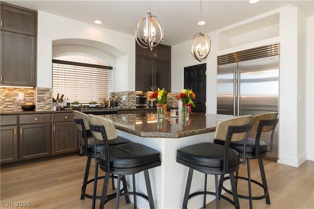 9758 Hawk Crest Street, Las Vegas, NV 89141