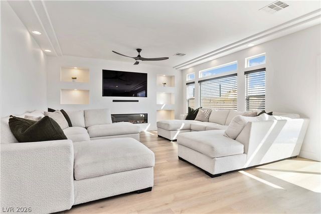 9758 Hawk Crest Street, Las Vegas, NV 89141